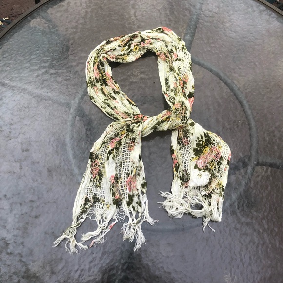 Wet Seal Accessories - Cute floral Wet Seal scarf